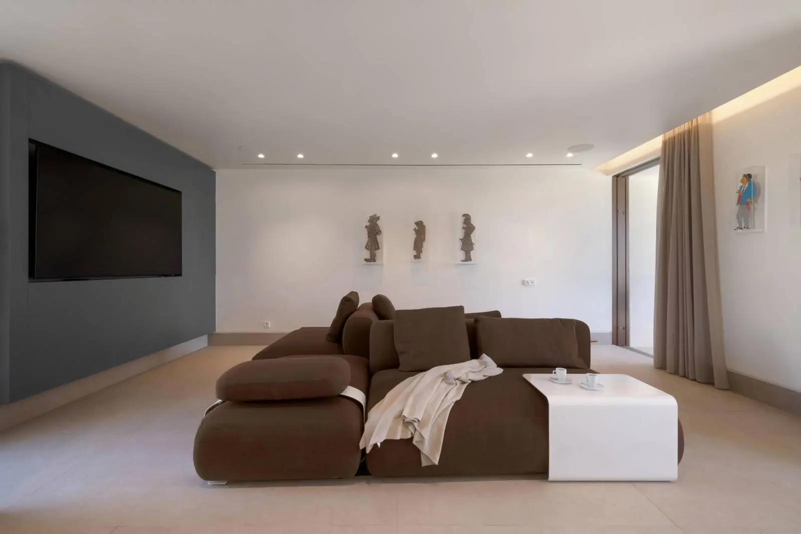 Boutique villa in an exclusive community just steps from the shore in Piso Aliki, Paros