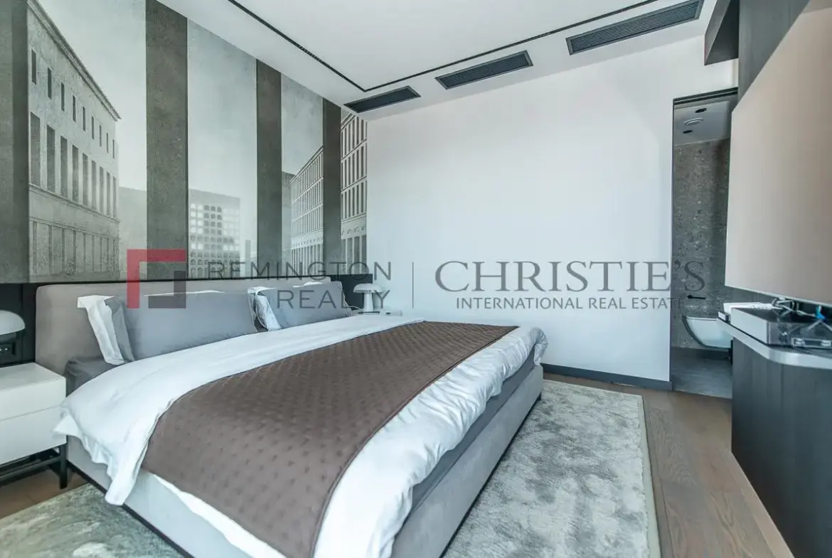 Exclusive Full-Floor Residence in the Heart of the City