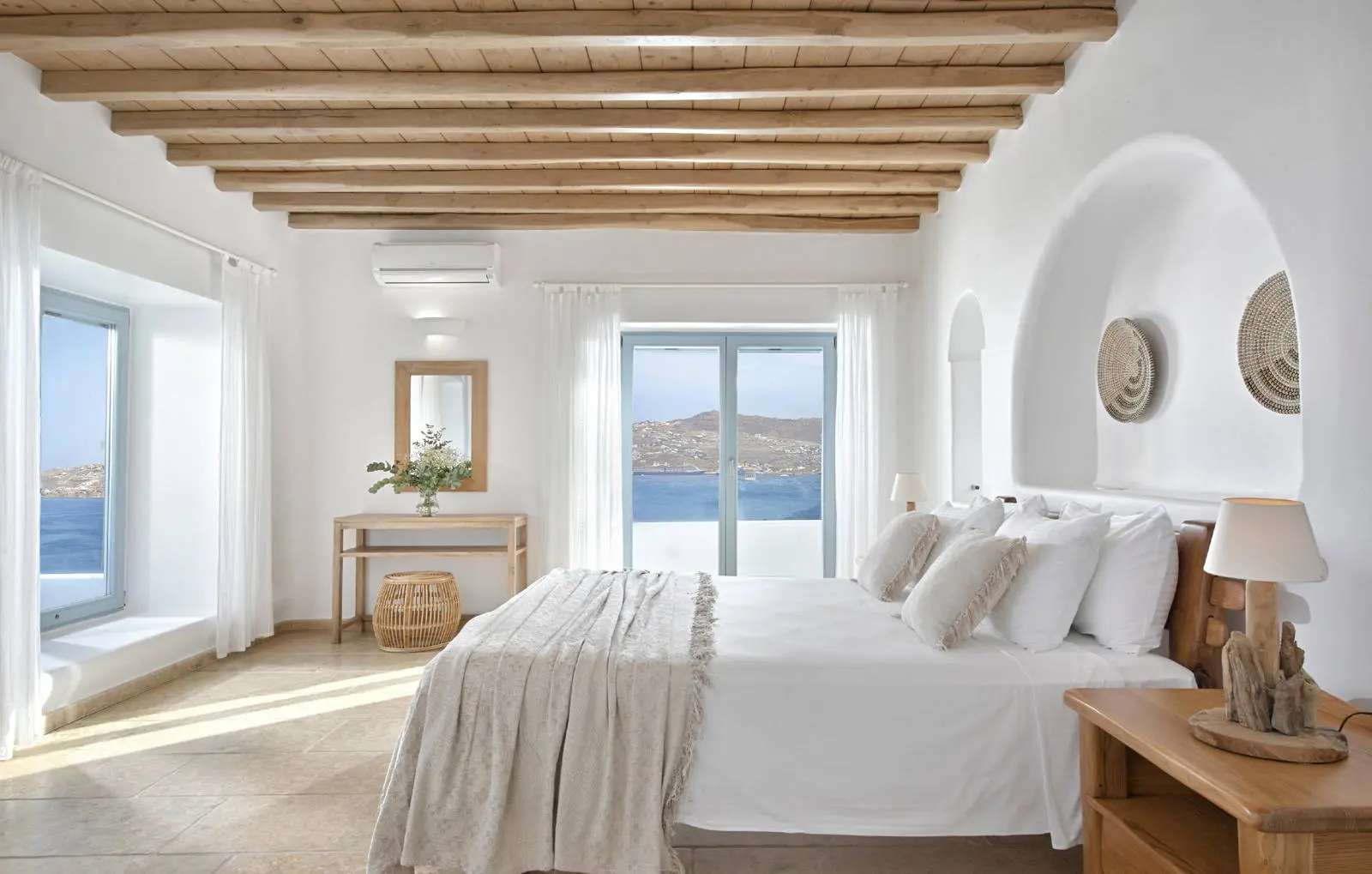 Luxury Estate with Panoramic Views of Mykonos Town
