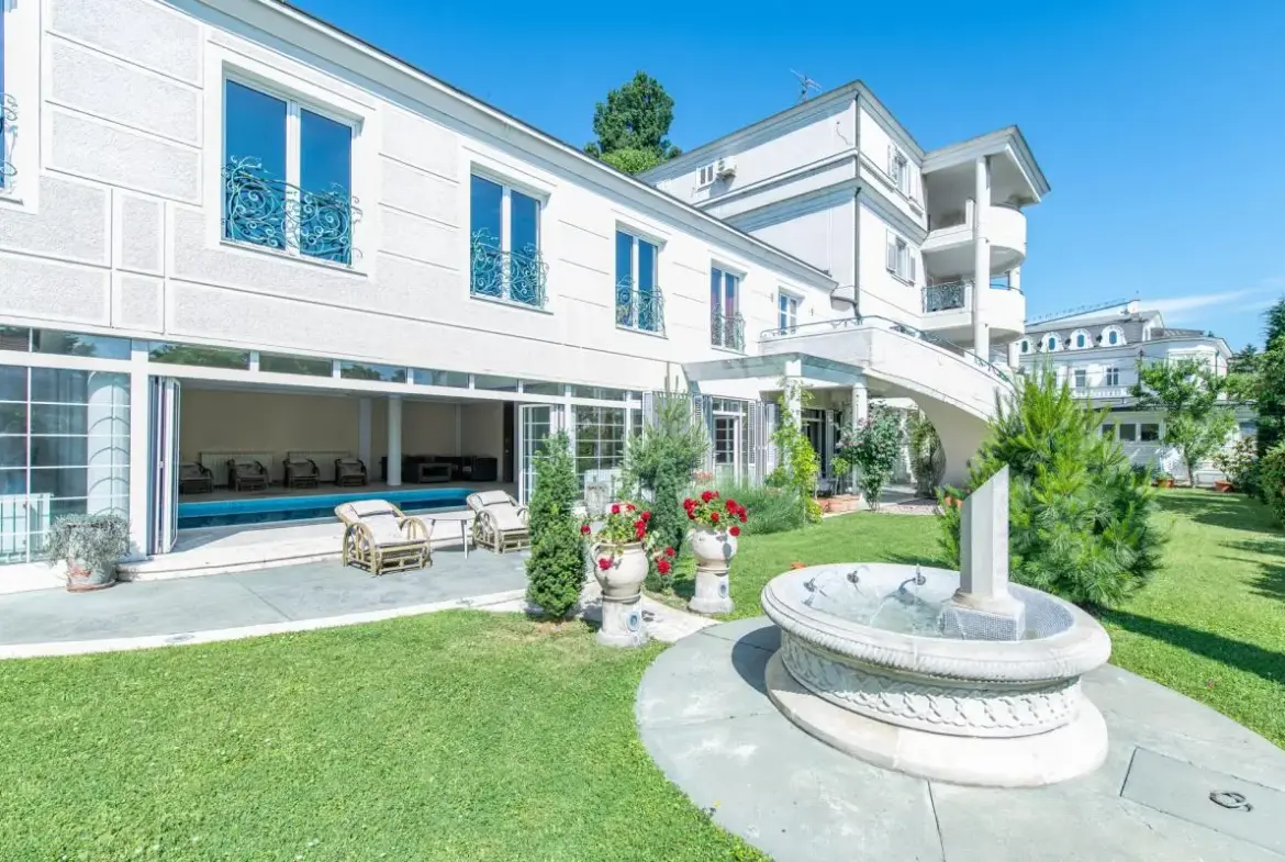 Family Villa in Dedinje