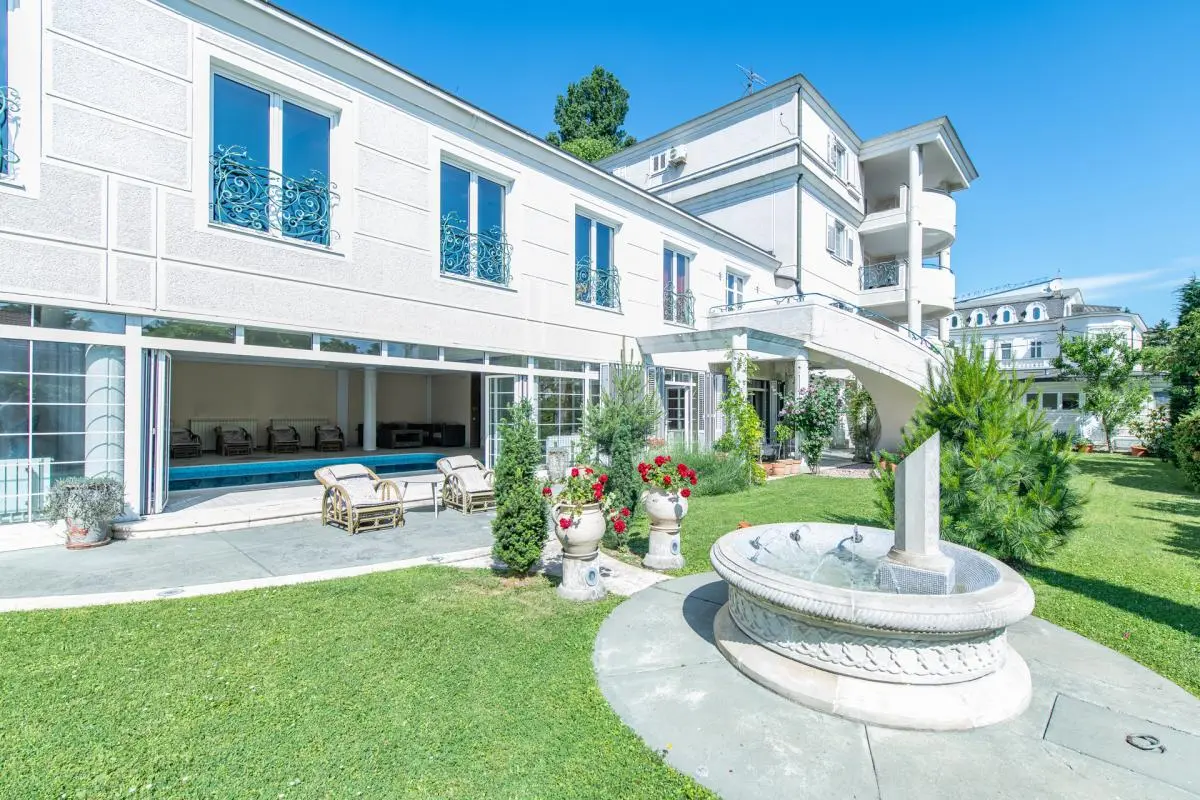 Family Villa in Dedinje