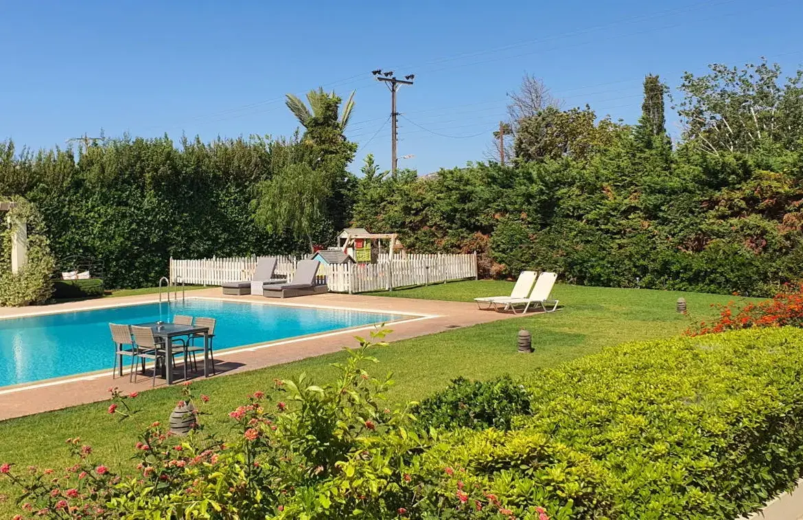 Luxurious 450 sq.m. detached house with a private pool in Agia Marina