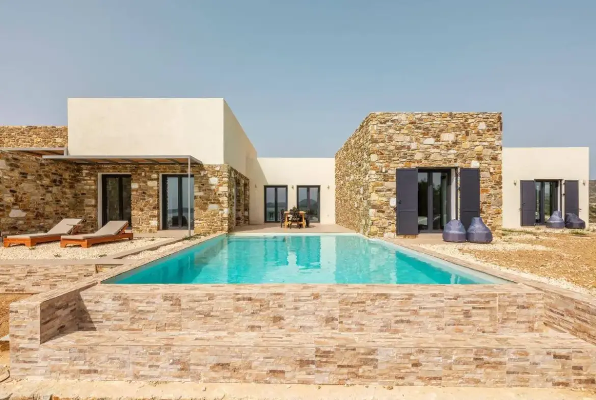 Antiparos exclusive villa with 5 private suites