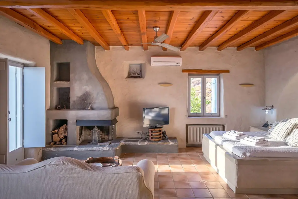 Distinctive-style villa in Kolymbithres, Paros