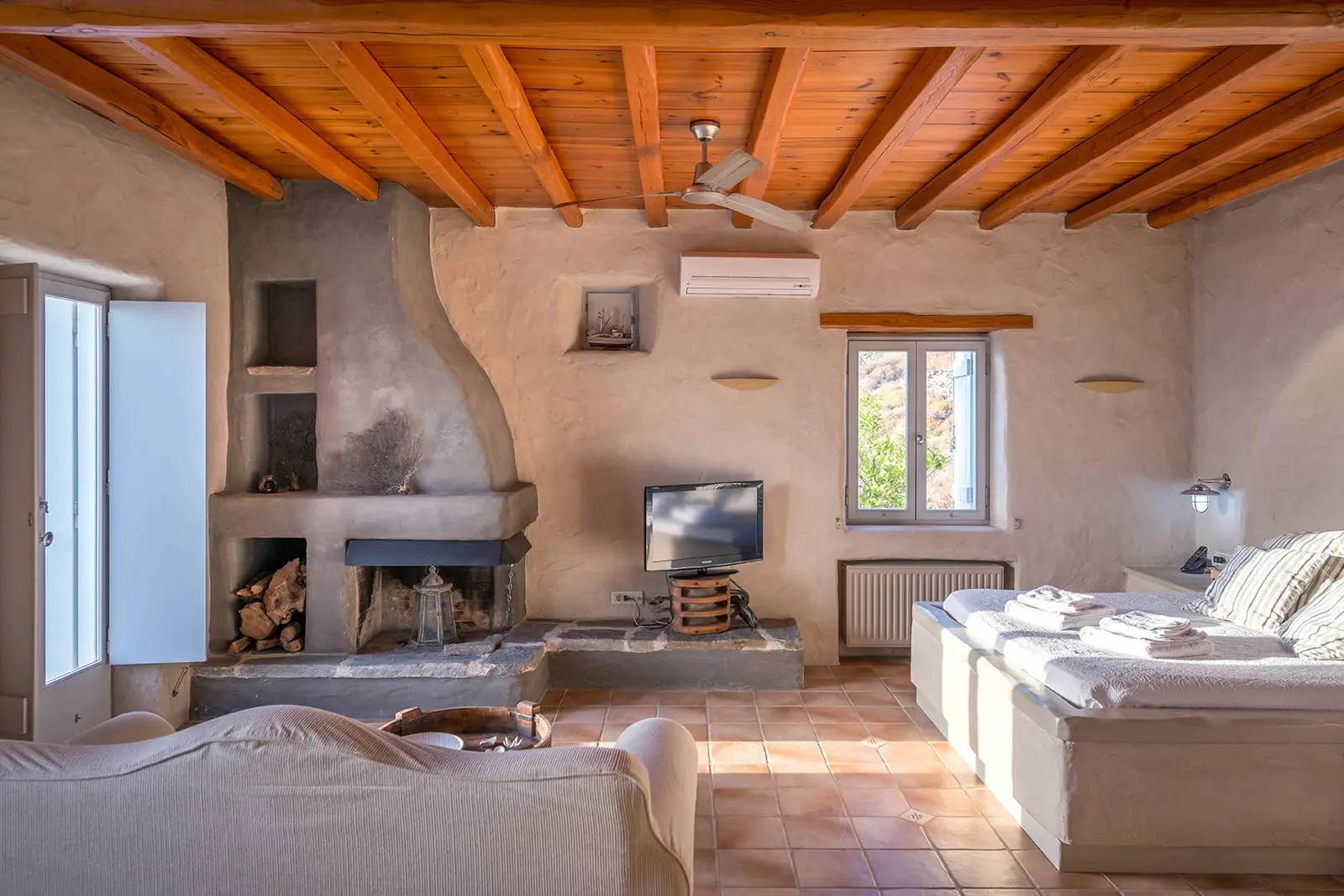 Distinctive-style villa in Kolymbithres, Paros
