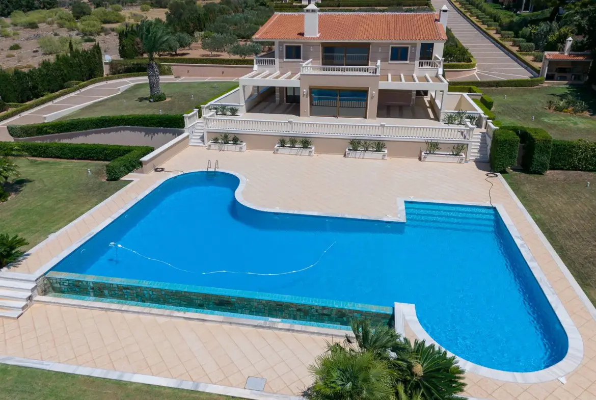 Exquisite 950sq.m. coastal villa with panoramic sea views in Saronida