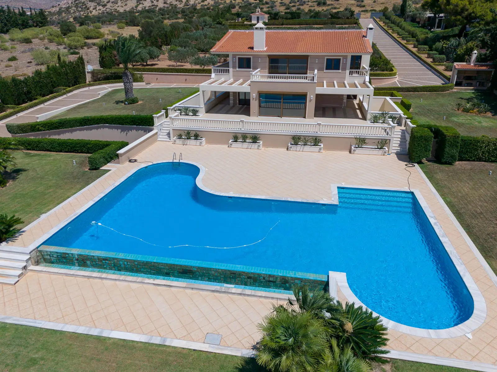 Exquisite 950sq.m. coastal villa with panoramic sea views in Saronida
