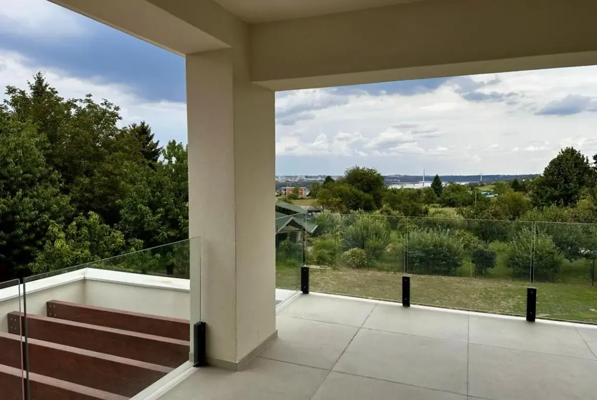 Villa in Sremska Kamenica