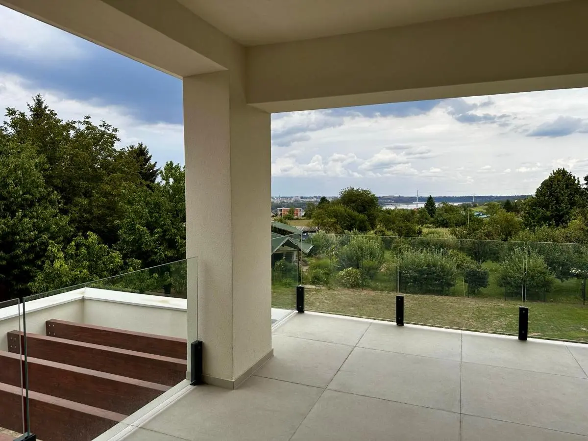 Villa in Sremska Kamenica