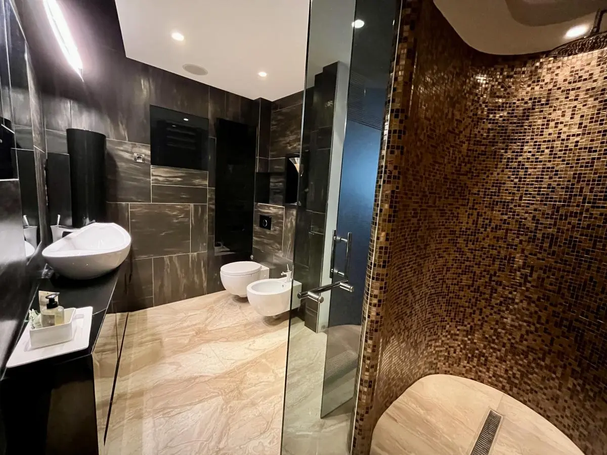 Stylish 4-Room Penthouse Duplex