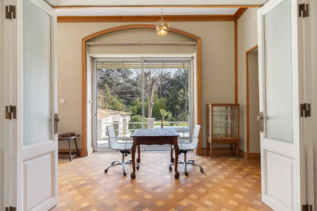 Timeless 1,070 sq.m. mansion