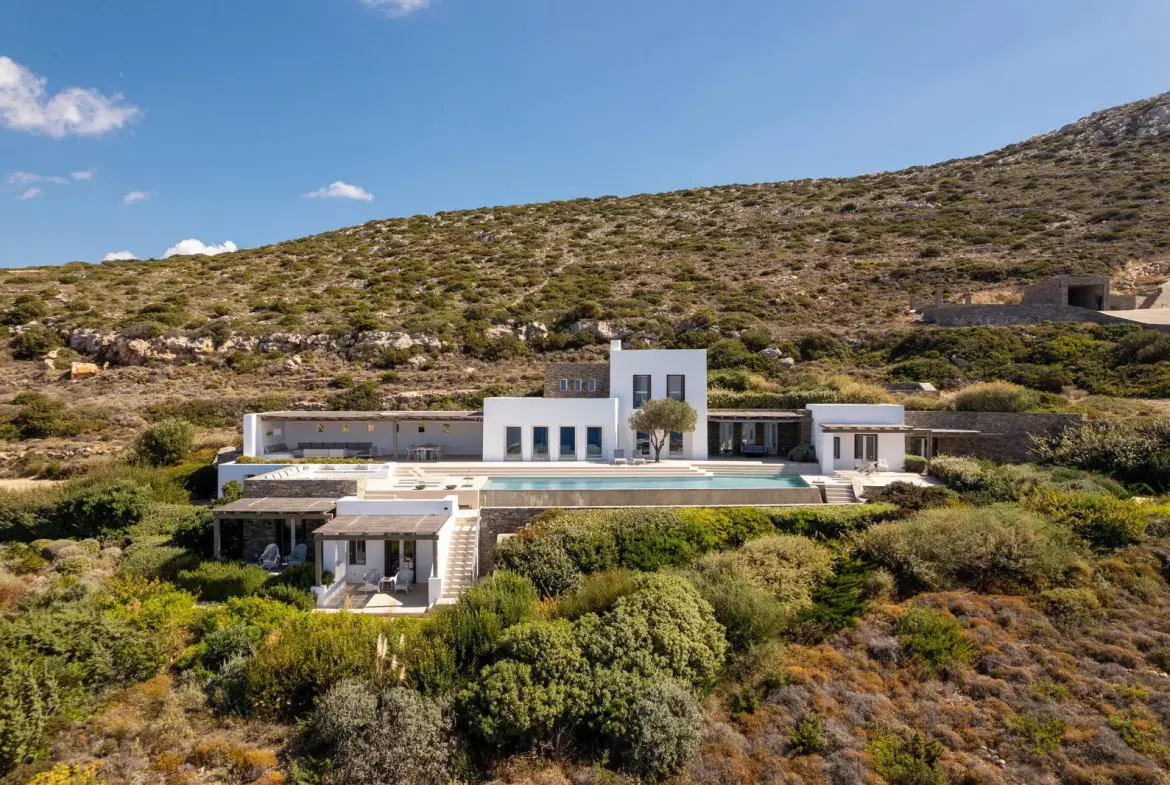 Exclusive 6 bedroom villa with stunning views and private pool in Paros