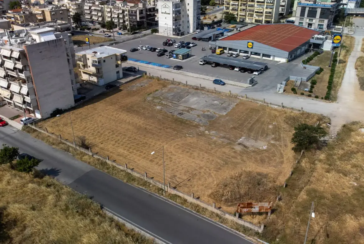 10-Floor Investment Property next to the Metro