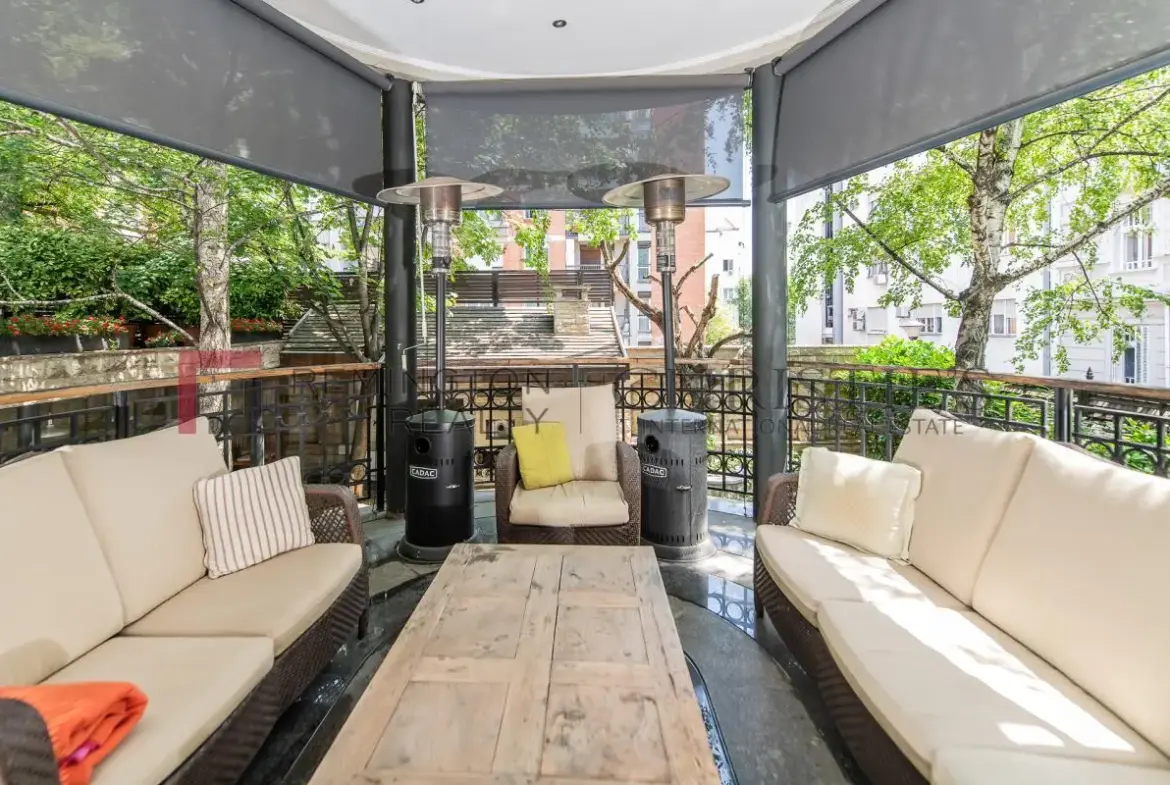 Distinguished City Villa in the Heart of the Urban Core
