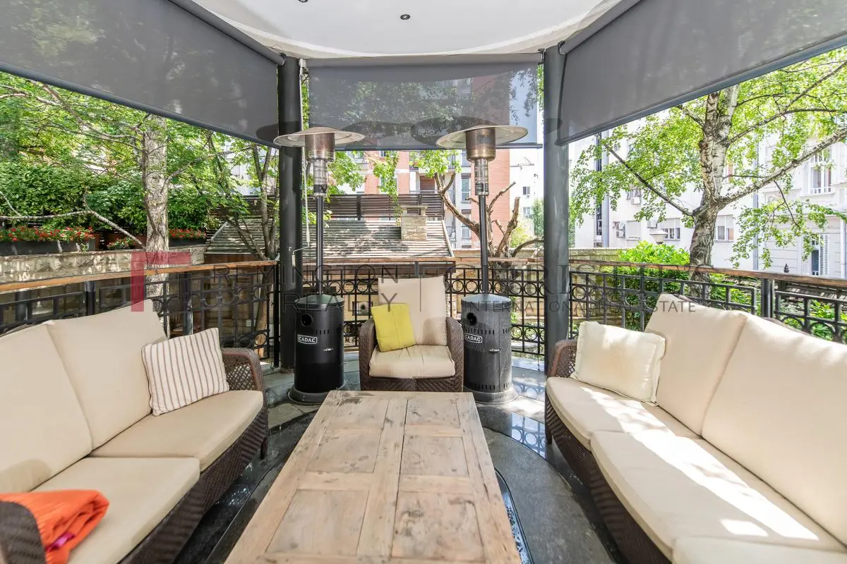 bh-cd5f732f5155 Distinguished City Villa in the Heart of the Urban Core