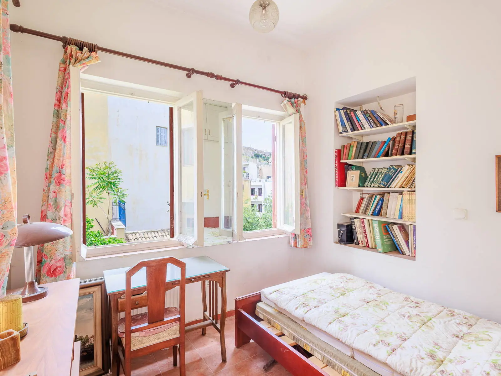 Historic detached house in Plaka with large courtyard