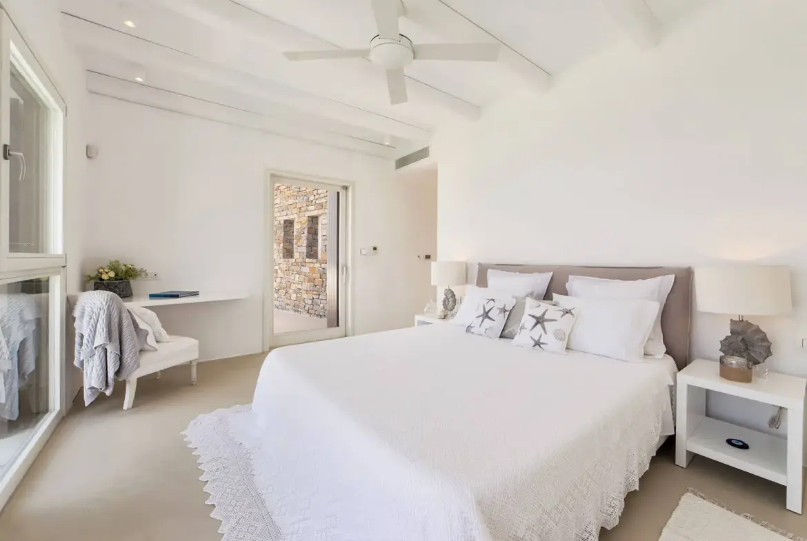 Exclusive 6 bedroom villa with stunning views and private pool in Paros