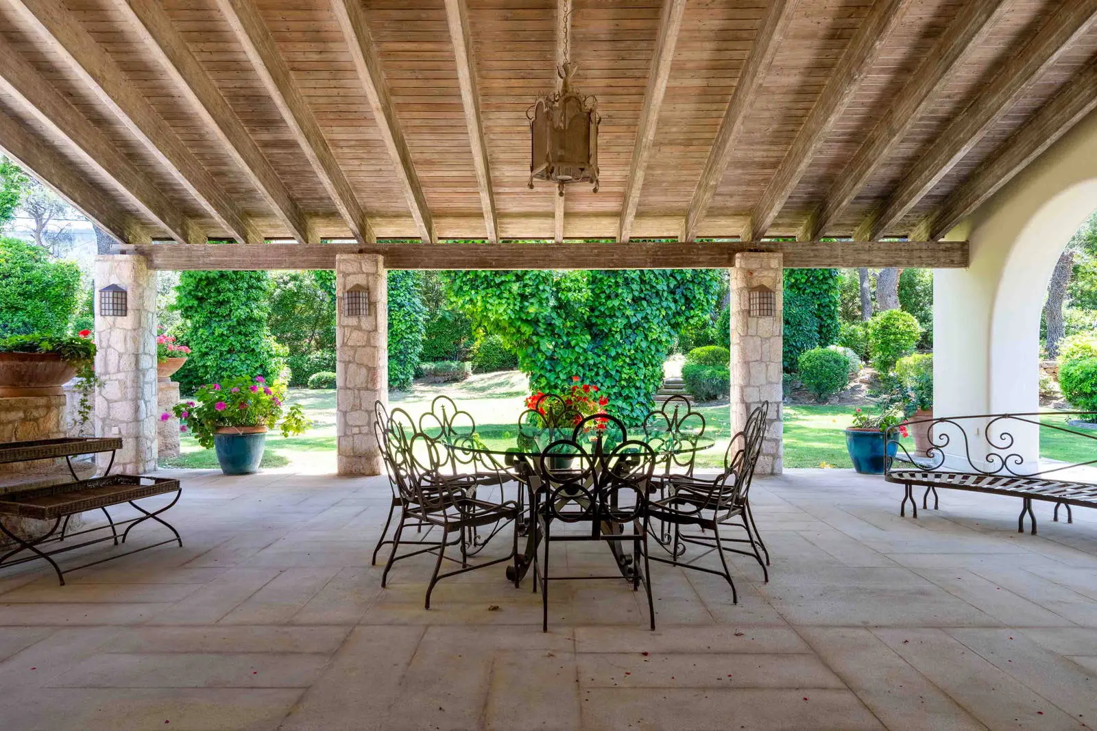 Elegant and timeless villa in Ekali
