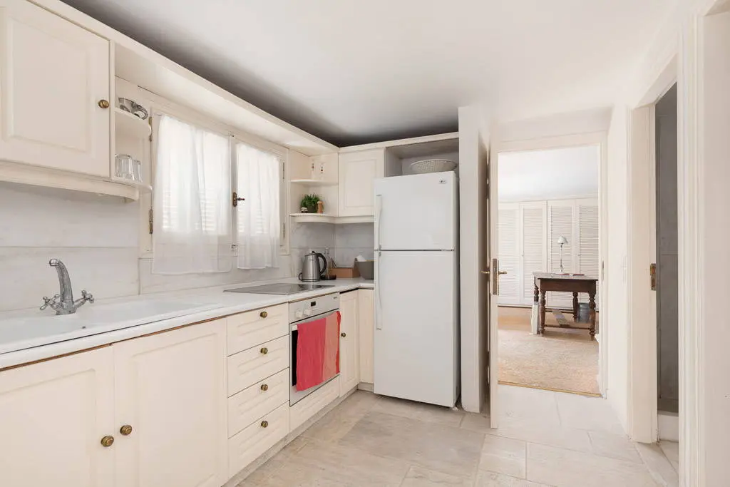 Timeless 1,070 sq.m. mansion