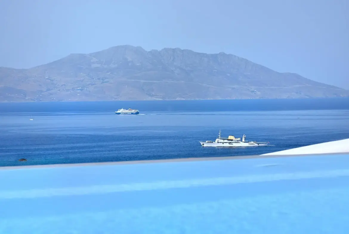 Luxury Estate with Panoramic Views of Mykonos Town