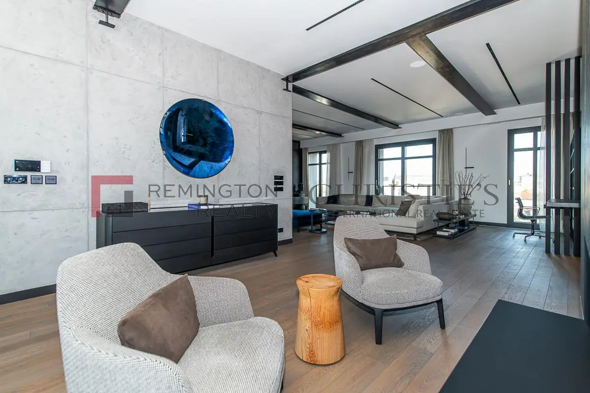 Exclusive Full-Floor Residence in the Heart of the City
