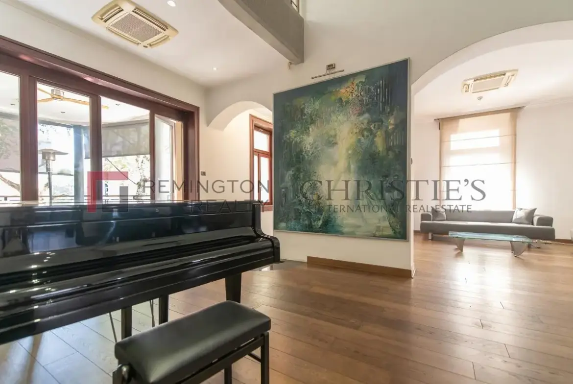 Distinguished City Villa in the Heart of the Urban Core