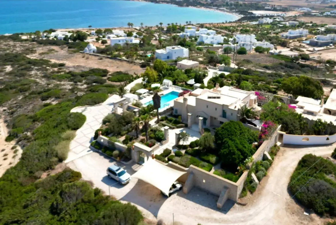 Exclusive beachfront villa in Santa Maria, Paros
