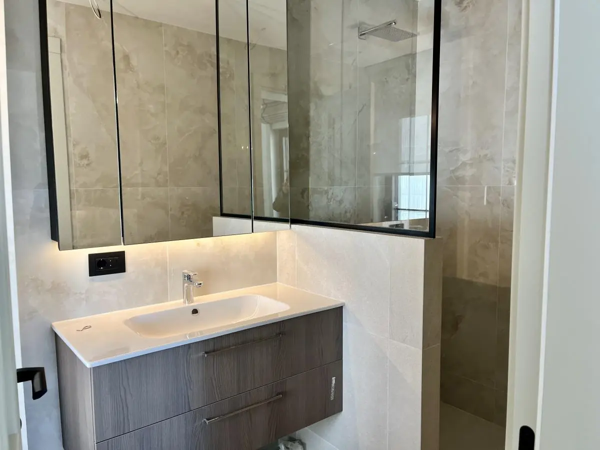 Modern Villa with a Swimming Pool in Avala