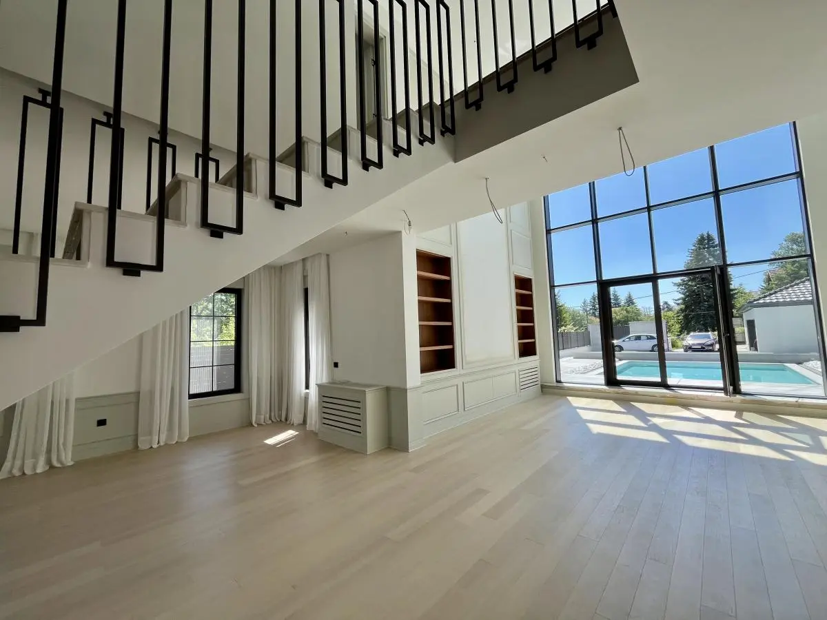 Modern Villa with a Swimming Pool in Avala