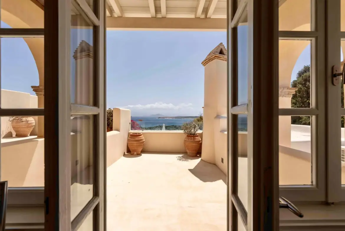 Exclusive beachfront villa in Santa Maria, Paros