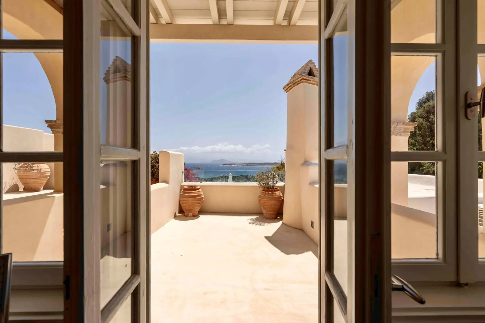 Exclusive beachfront villa in Santa Maria, Paros