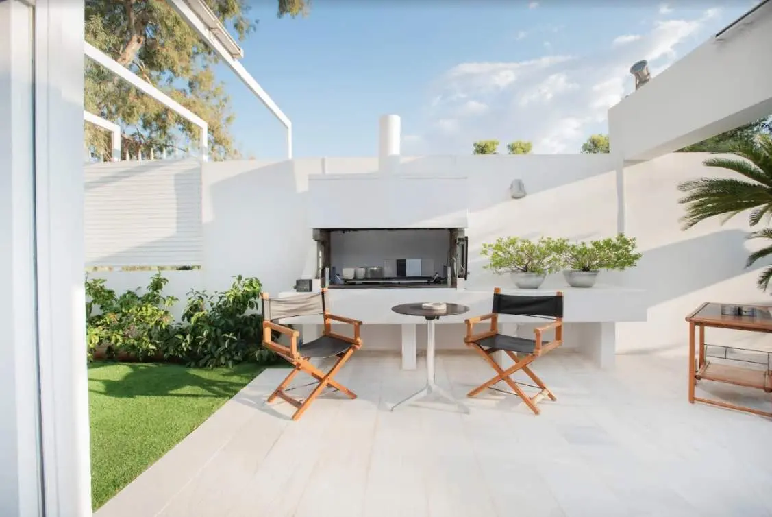 Timeless detached residence just a 5-minute walk from Vouliagmeni beach