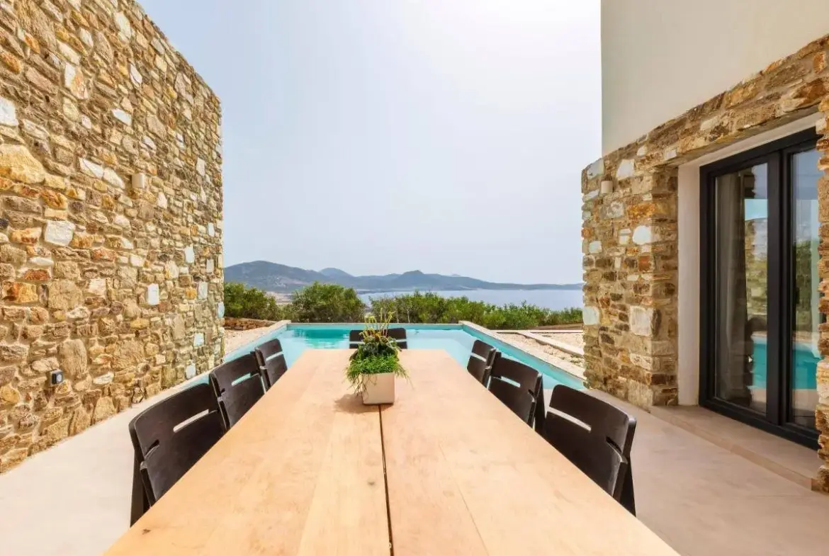 Antiparos exclusive villa with 5 private suites