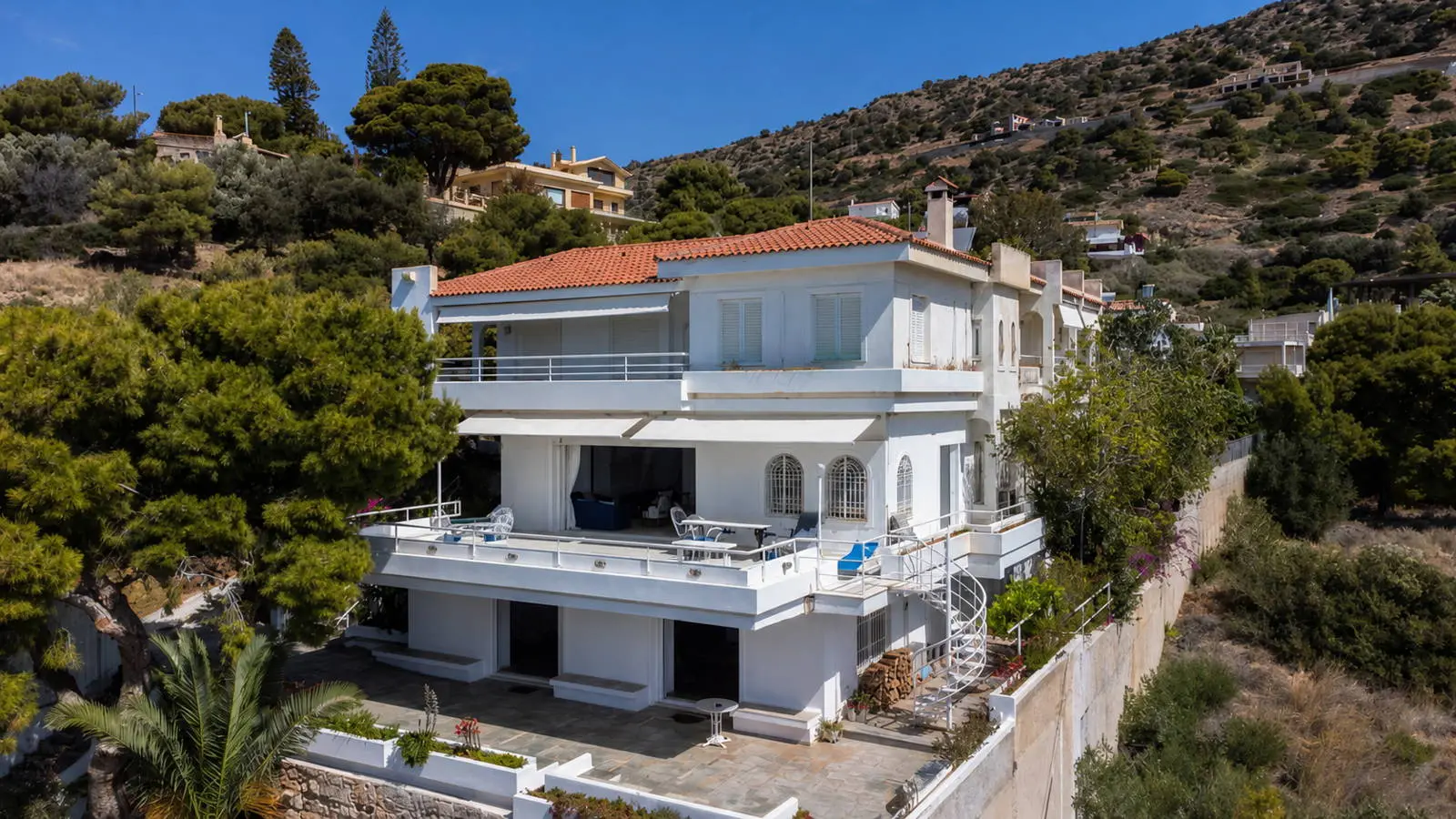 Front sea view villa with private pool in Lagonisi