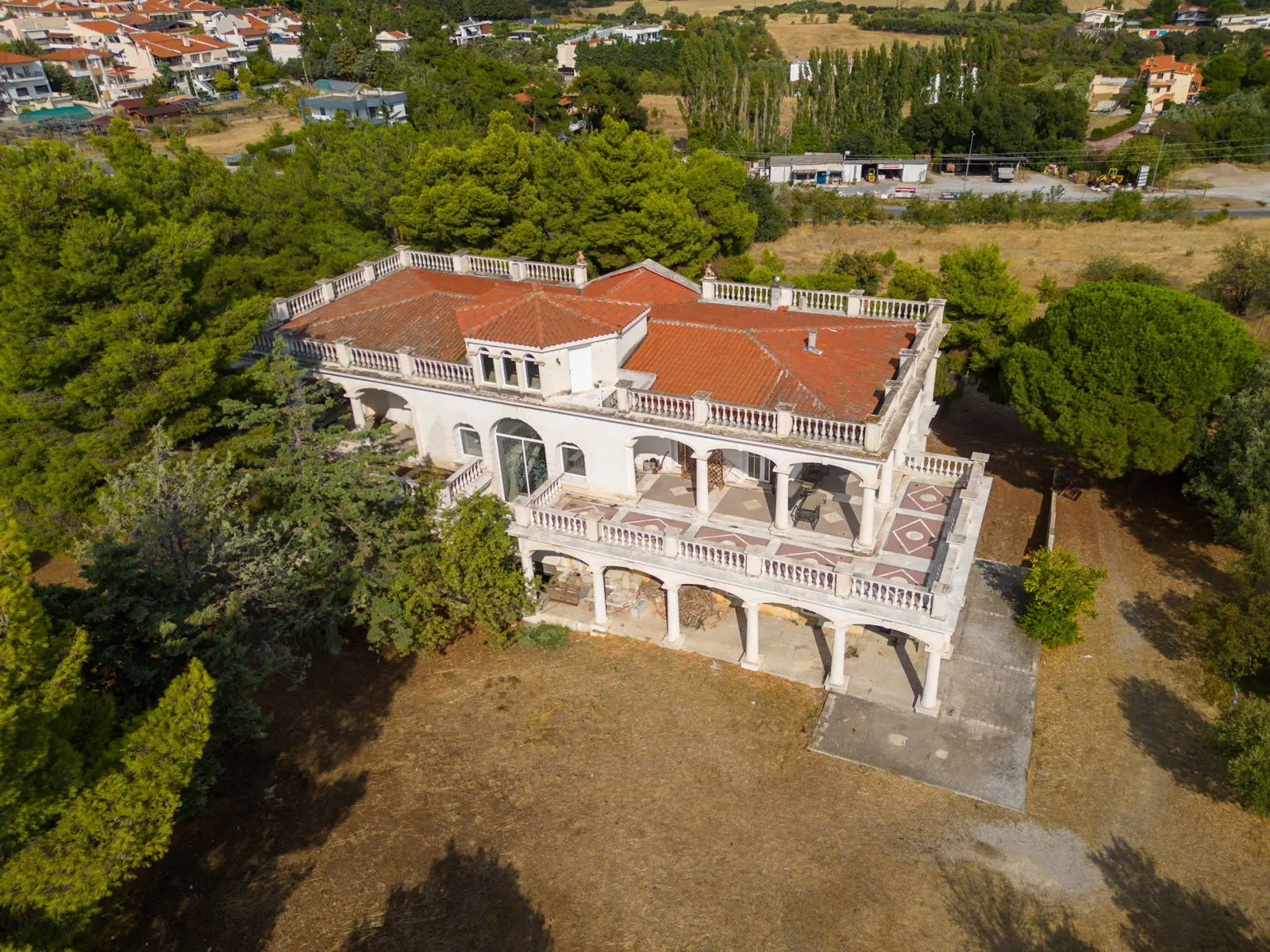 Investment villa with panoramic views and an indoor pool