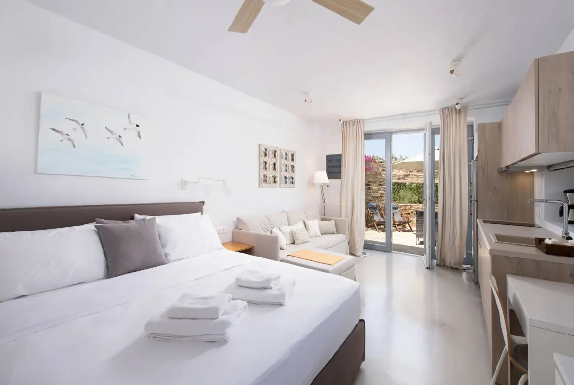Exclusive Mediterranean estate in Antiparos with panoramic views