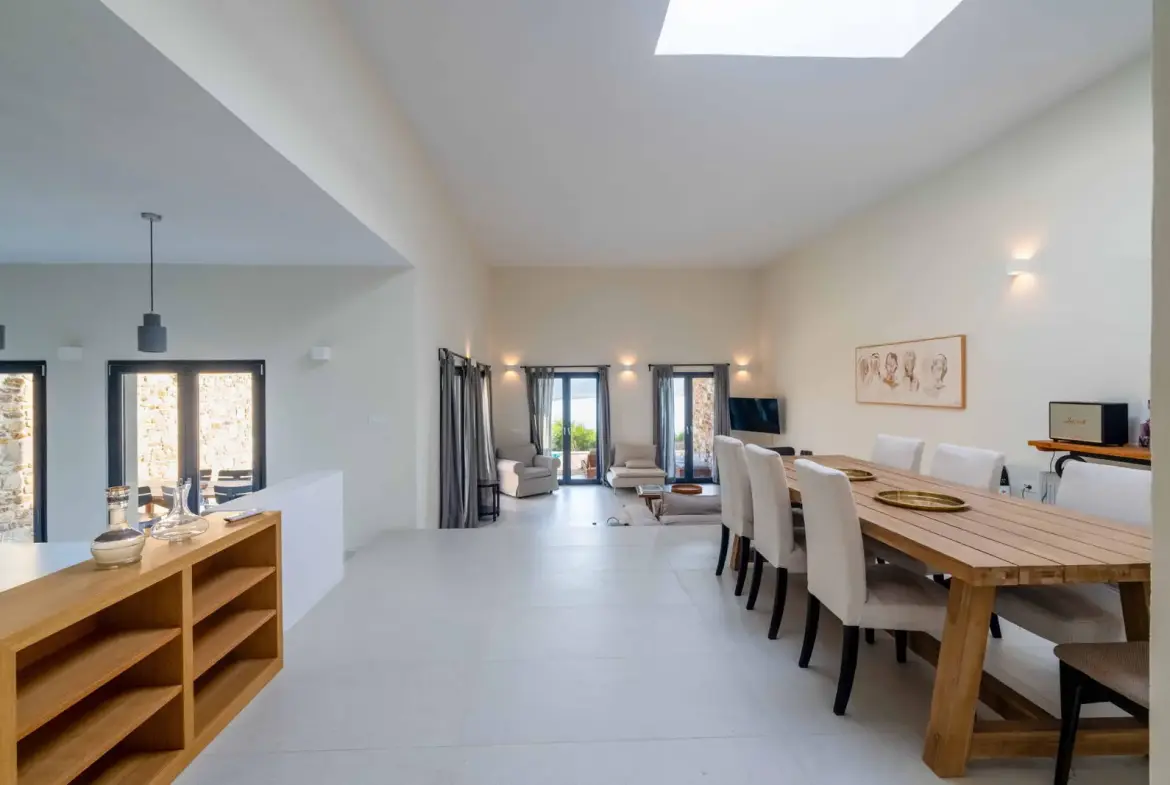 Antiparos exclusive villa with 5 private suites