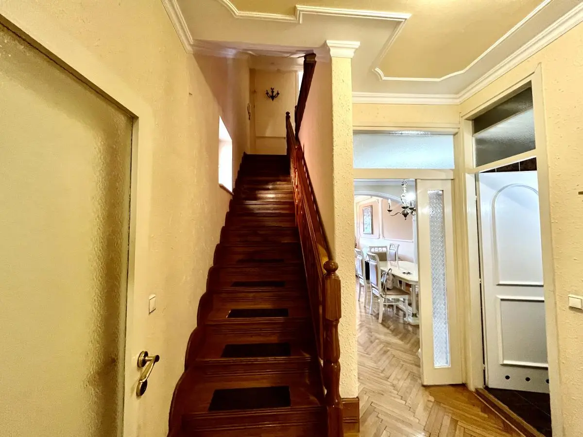 bh-da408af644fd Spacious apartment in Voždovac with 5 bedrooms and a private courtyard