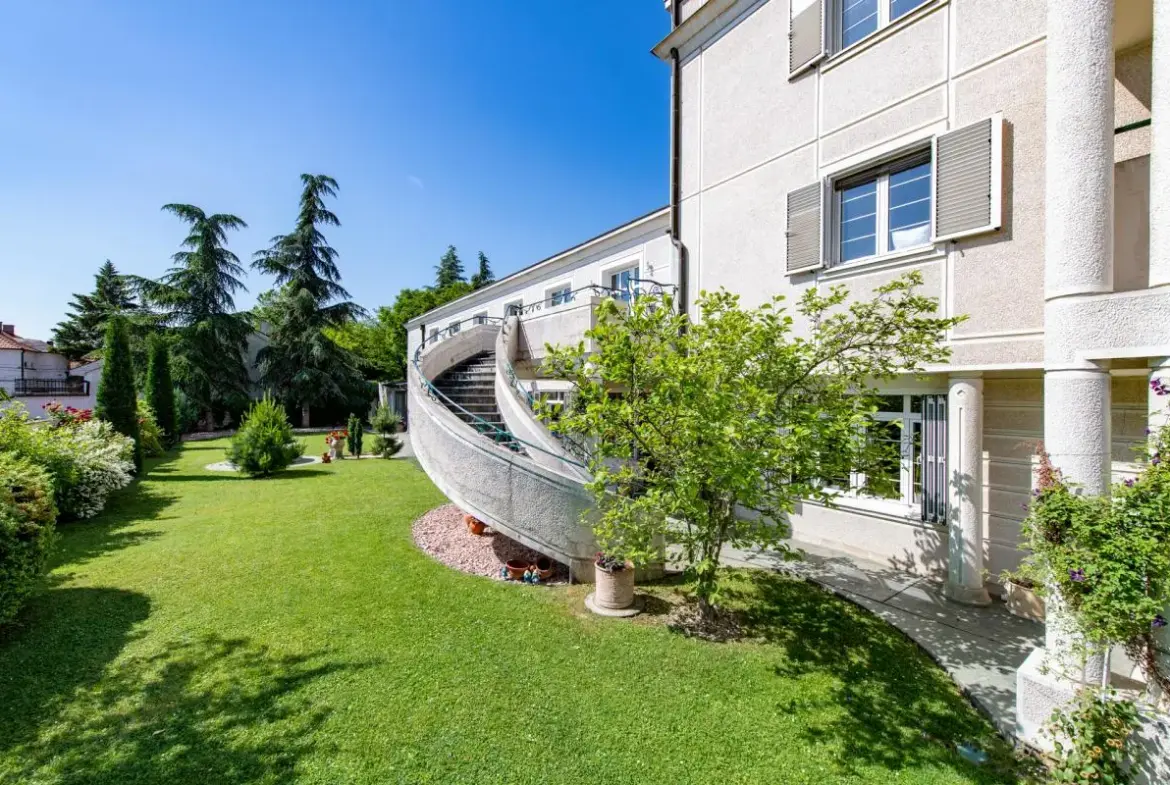 Family Villa in Dedinje