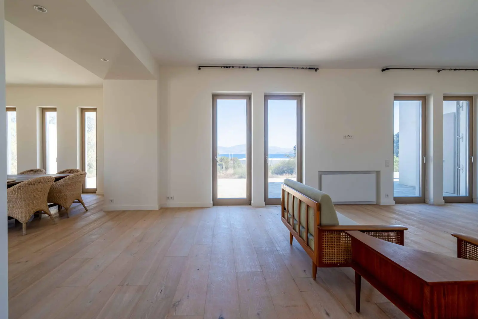 bh-db0f3f458962 Unique Seaside Villa with Pool in Santa Maria, Paros