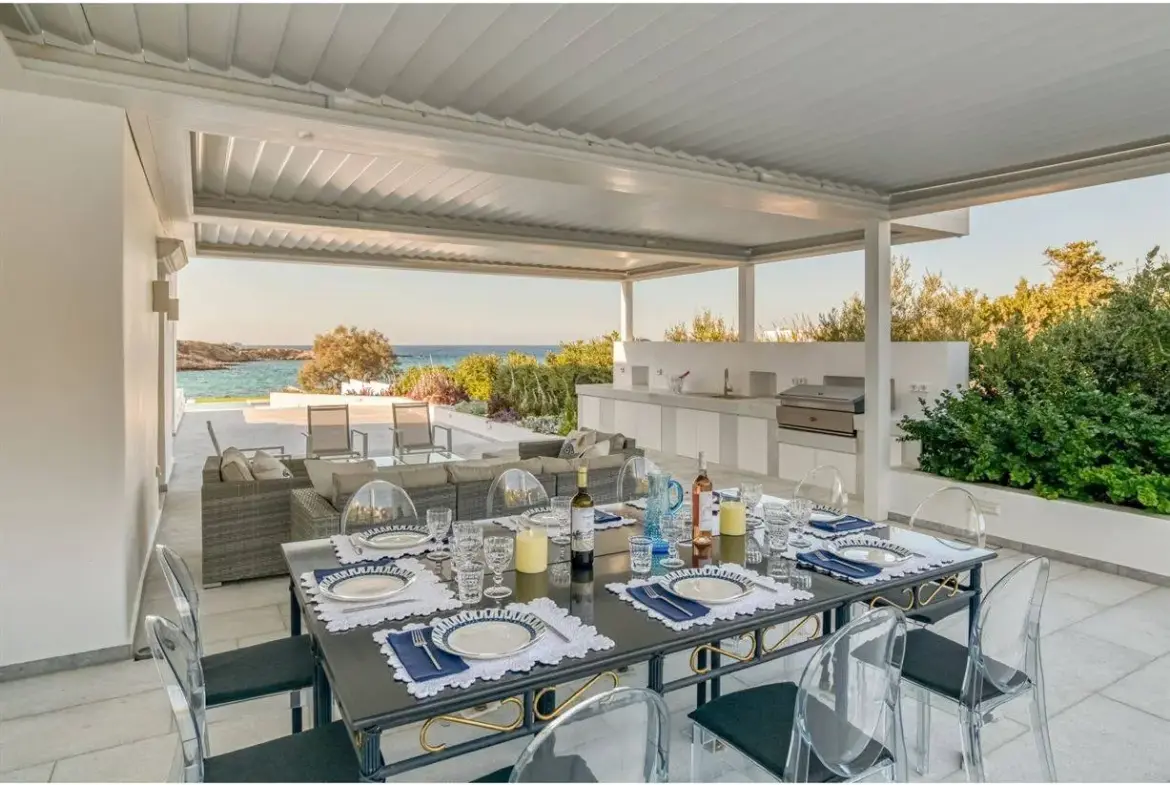 Exceptional seafront villa with direct beach access in Paros