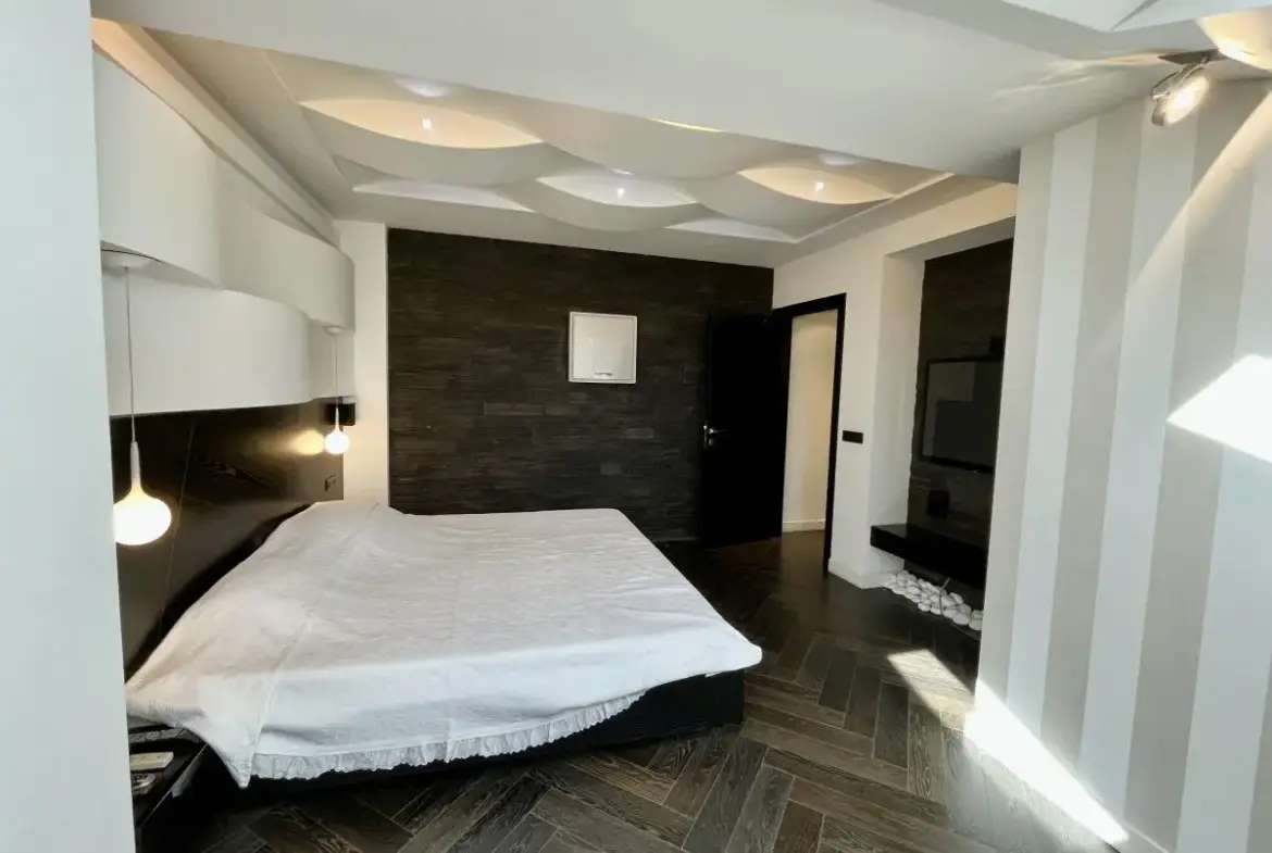 Stylish 4-Room Penthouse Duplex