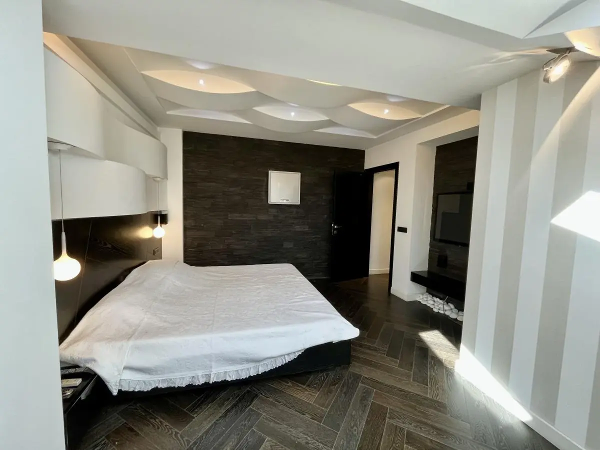 Stylish 4-Room Penthouse Duplex