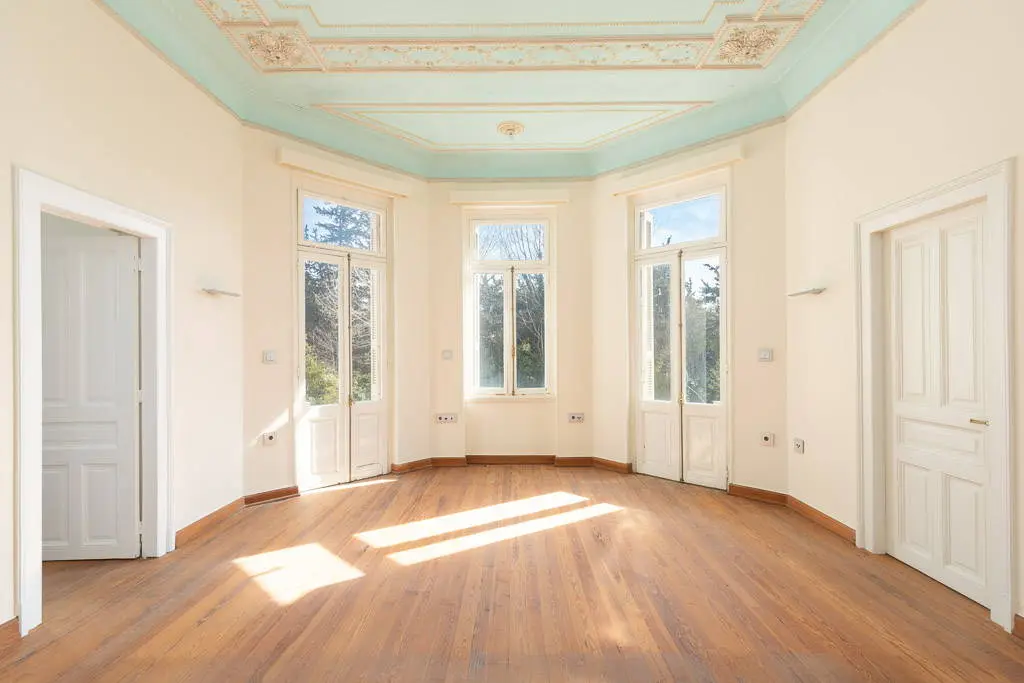 Timeless 1,070 sq.m. mansion