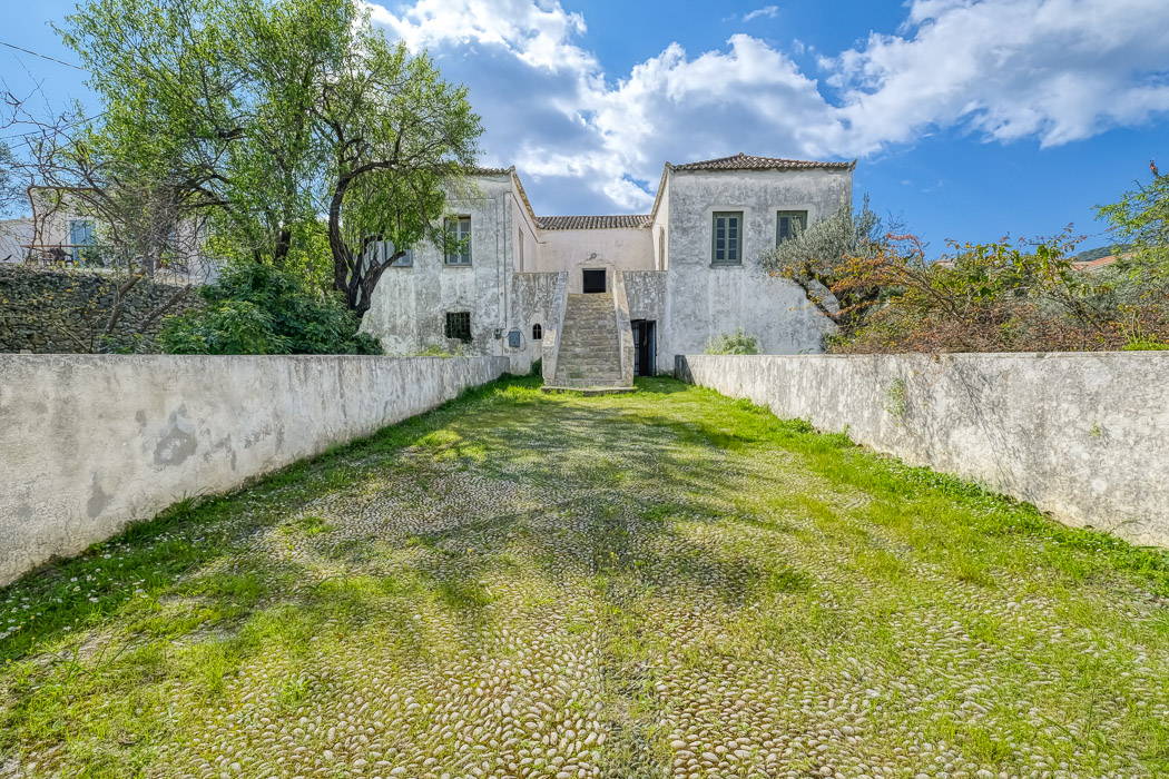 Historic mansion with approved development potential in Spetses