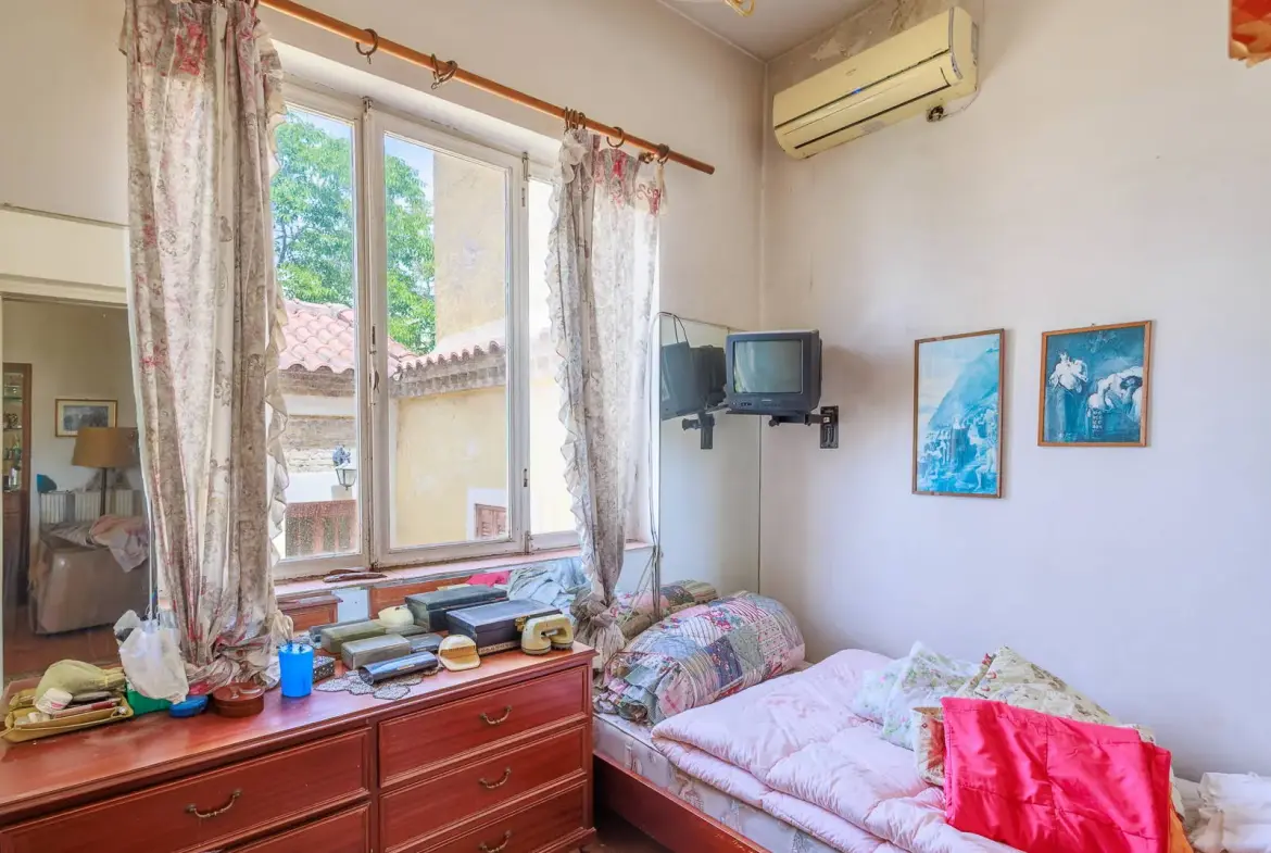 Historic detached house in Plaka with large courtyard