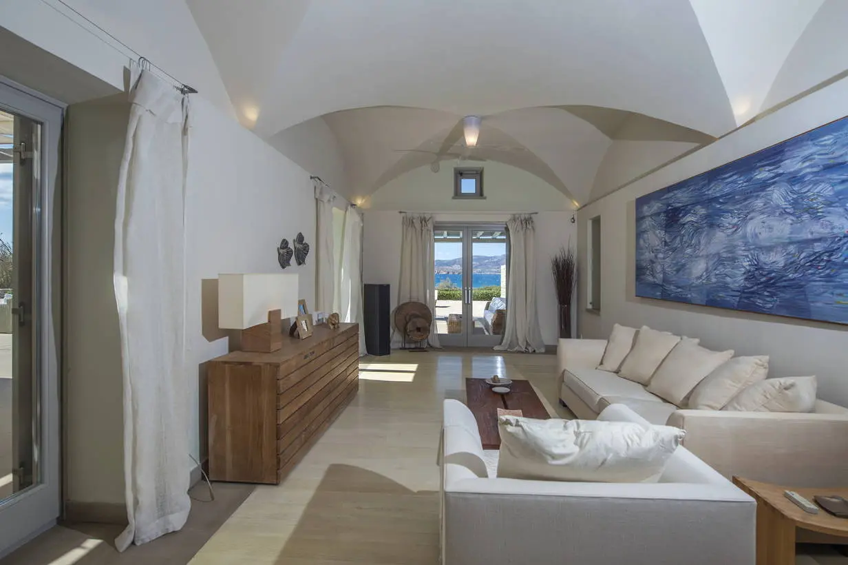 bh-e12bf7dd1051 Venus:Beachfront Mansion with Vineyard and Pool in Paros