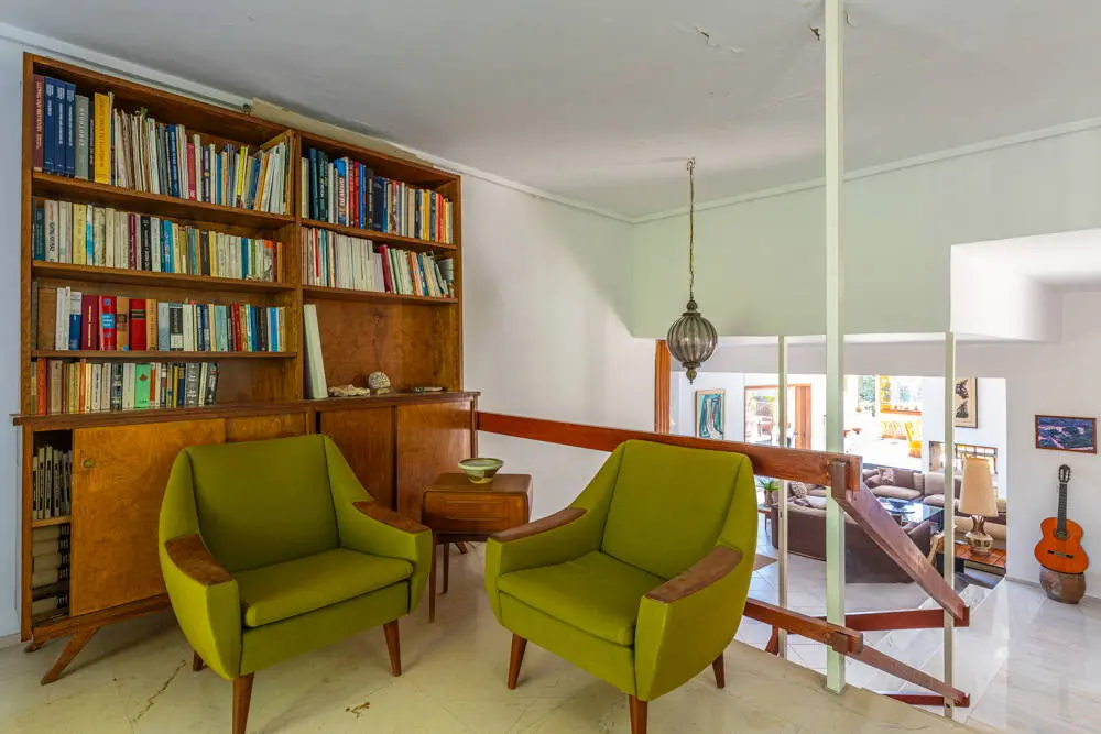 Vintage villa with sea view and large plot in Sounio