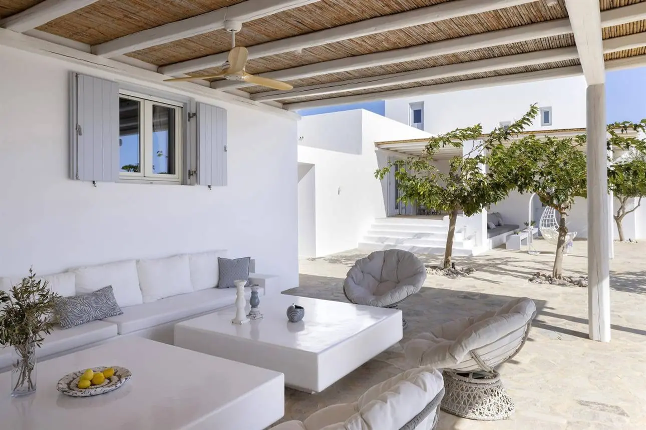 Luxury villa with dual residences and direct beach access in Antiparos