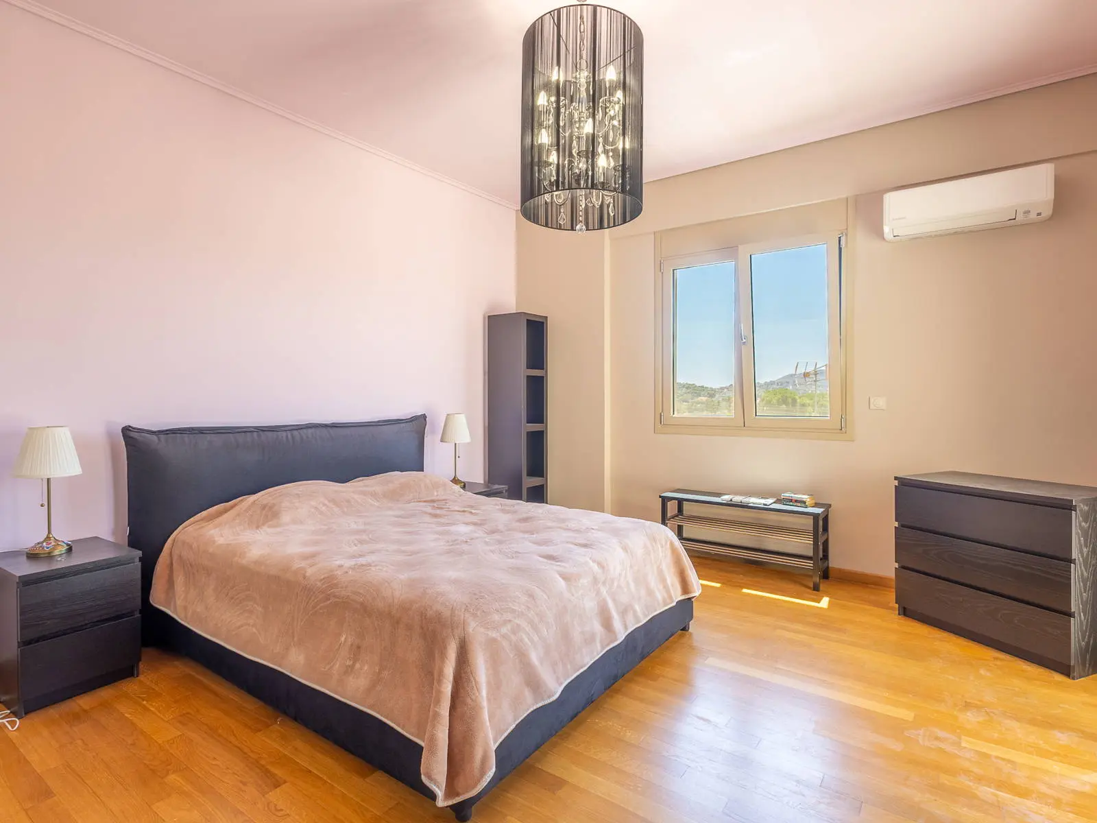 Luxurious 450 sq.m. detached house with a private pool in Agia Marina